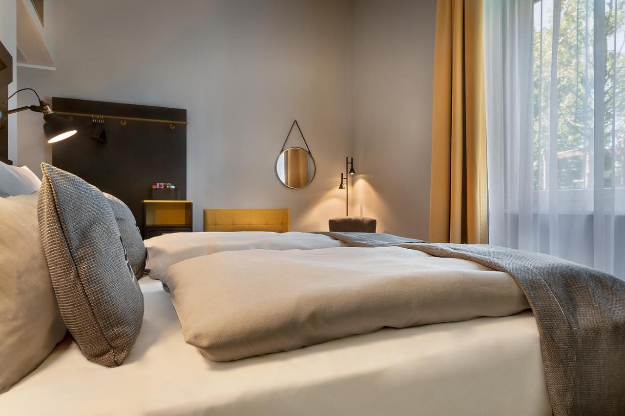 - The Niu, Fury Messe By Ihg 3*
