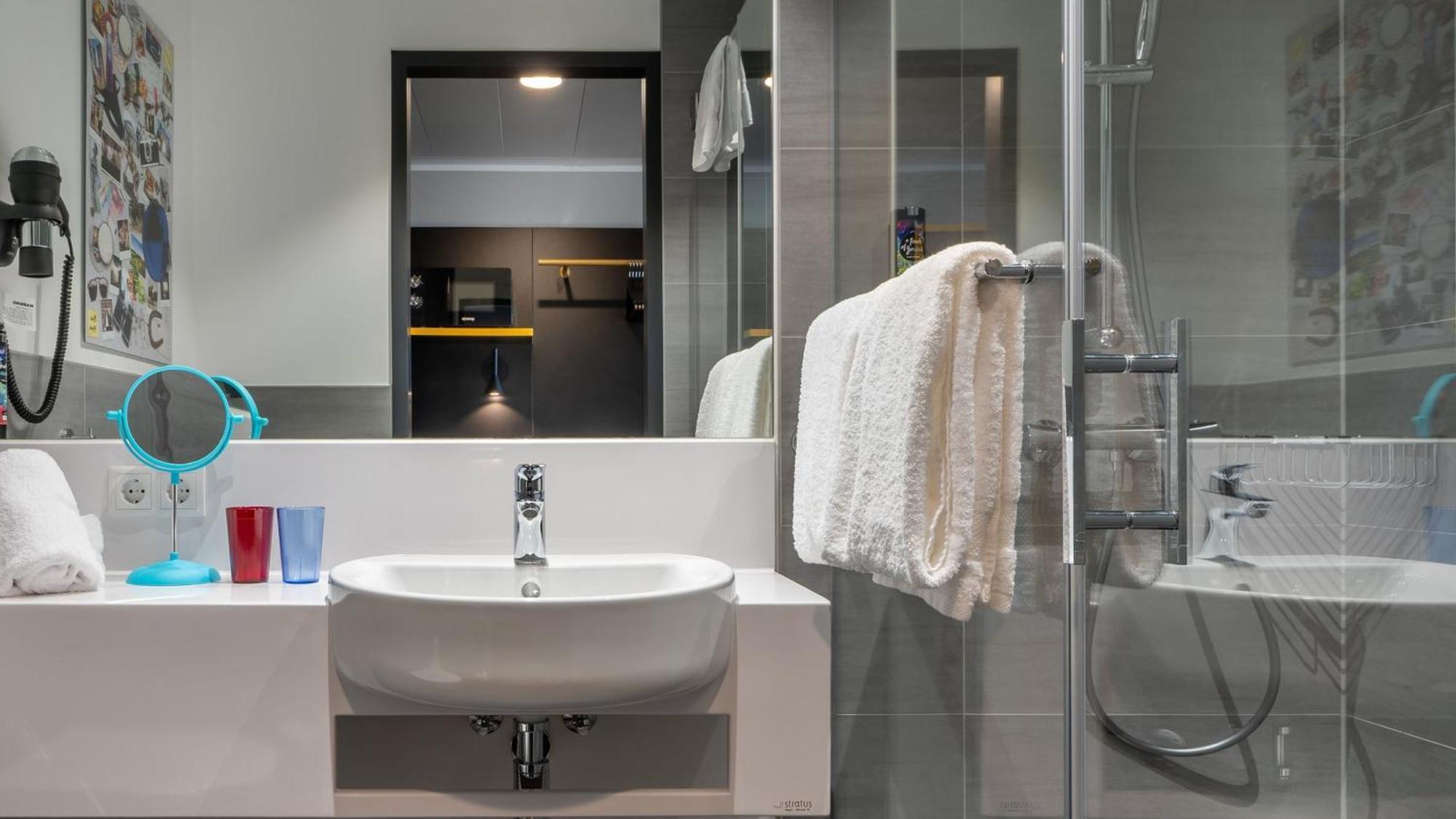 - The Niu, Fury Messe By Ihg Hotel Aschheim
