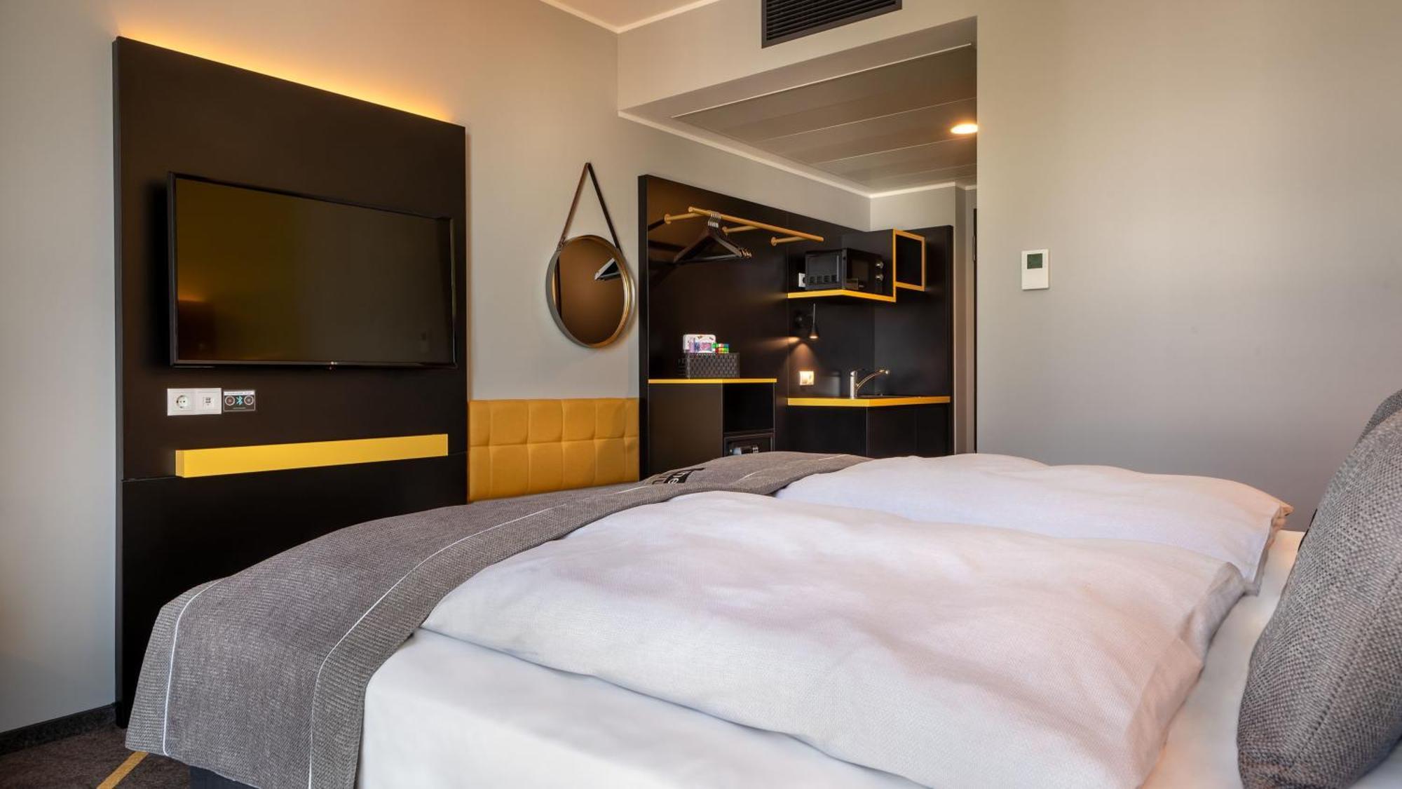 - The Niu, Fury Messe By Ihg 3*